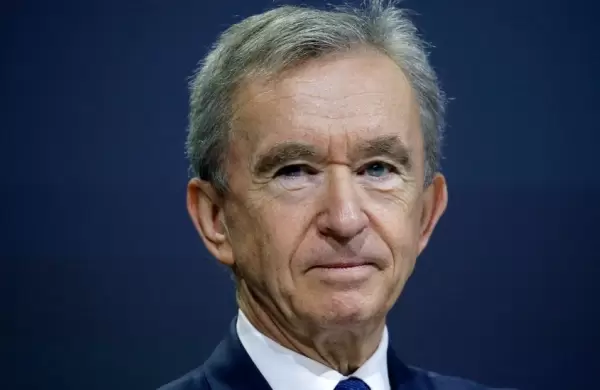 Cmo y por qu Bernard Arnault vendi todas sus acciones de Carrefour
