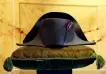 La increíble historia del sombrero con cinco pelos de Napoleón que será subastado en Londres