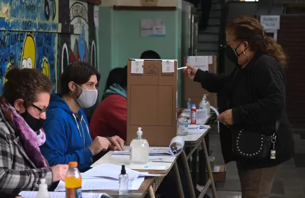 #PASO2021: entregarn nmeros a las personas que a las 18 estn en las filas para votar en CABA