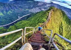 Adis a la "Escalera al cielo" de Honolulu, la que era el paraso de los instagramers