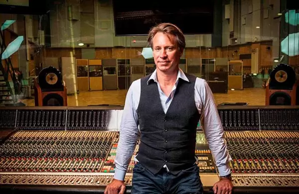 Giles Martin, el hijo del "quinto Beatle", cuenta cómo es trabajar en la industria del sonido