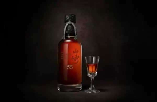 Cómo es el whisky Yamazaki 55 que sale 27 mil dólares y es el más antiguo de Japón