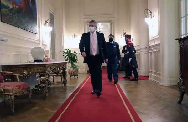 Alberto Fernández se reunió con ministros  y recibió apoyos de gobernadores y la CGT