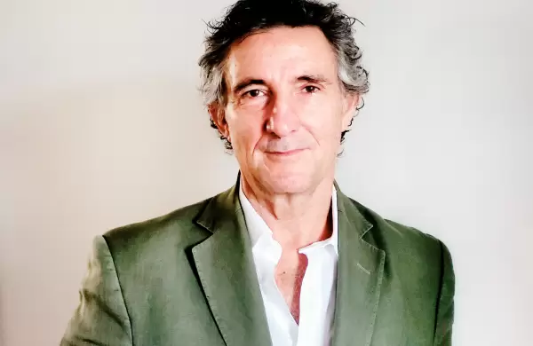 La historia del argentino que se adelantó 20 años a la educación online