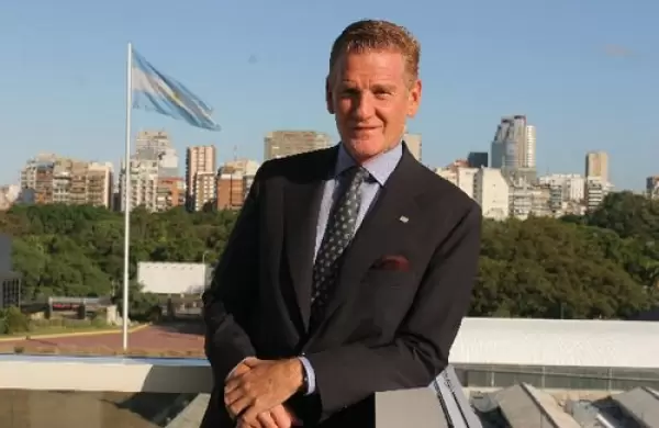 Cómo es el proceso de reconversión que De Narváez está haciendo con Walmart