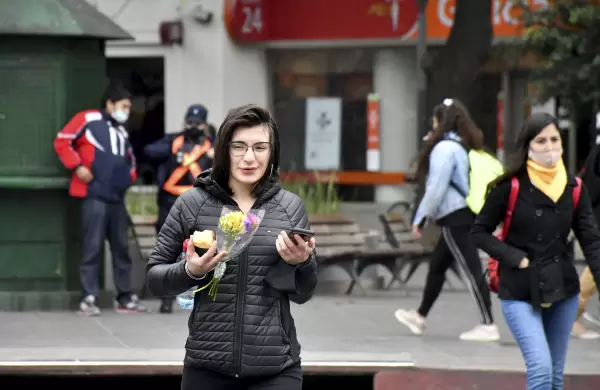 Por qué los científicos relativizan el fin del barbijo