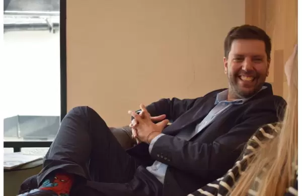 Así es el hombre que hizo que empresas como Kia Motors y Remax logren cautivar