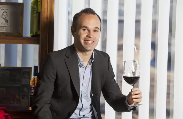 Este es el imperio de Iniesta, un cerebro para el fútbol y el mundo de los negocios