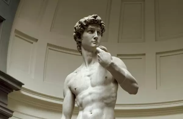 Una rplica del David lleg a Dubai y caus un revuelo por la exposicin de sus partes ntimas