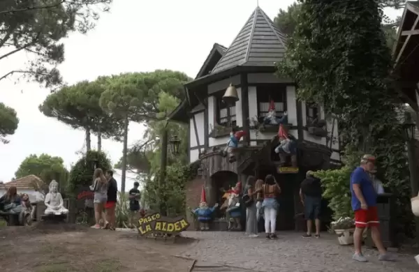 Barrios privados vs Caril o Pinamar: alquileres en dlares para casas de verano