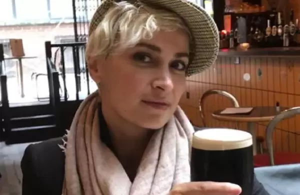 As era Halyna Hutchins, la mujer que mat Alec Baldwin