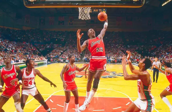 Subasta millonaria: A cuánto vendieron las 'Nike Air Ships' usadas por Michael Jordan en 1984