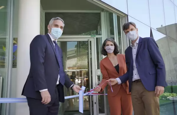 Sanofi invierte US$ 7 millones y corta cintas de un nuevo laboratorio en la Argentina