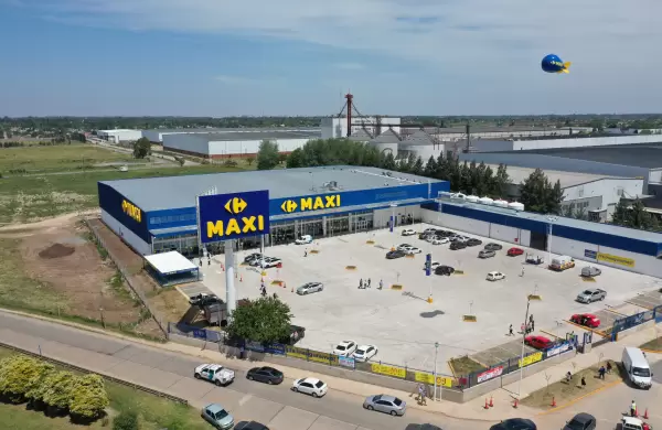Luego de inveritr $ 800 millones, Carrefour cortó cintas de nueva sucursal en formato Maxi