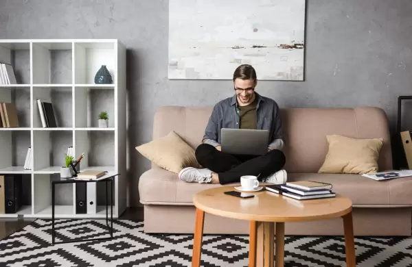 Debate por el homeoffice: trabajar desde casa mejora la satisfacción laboral y reduce la rotación de personal