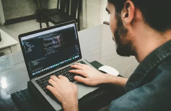 Tres startups para estudiar programación sin pagar y obtener sueldos de US$ 1.000 o más