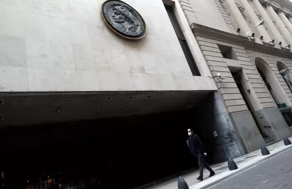 Sube la Bolsa y baja el riesgo país: la respuesta del mercado a la derrota del oficialismo