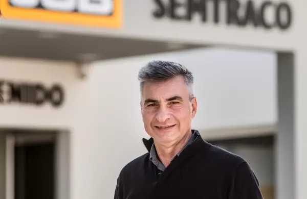 Se crió rodeado de tractores y hoy tiene la concesionaria agrícola más grande de América Latina