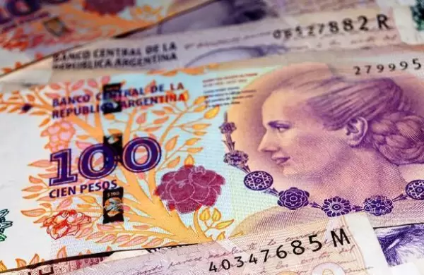 Récord 2021: El peso argentino fue la segunda moneda más devaluada del mundo