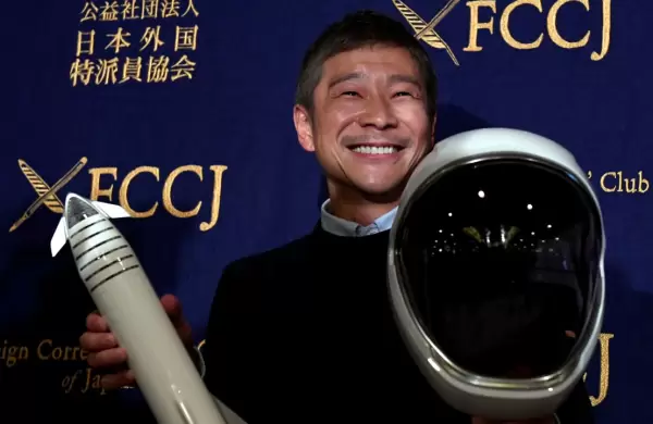Tras los pasos de Bezos: quin es el multimillonario japons que viaj al espacio