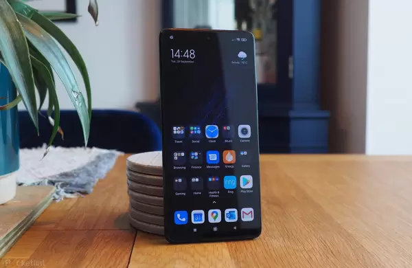 Cómo es el celular chino que supera al iPhone y ya está en la Argentina: dónde lo conseguís y a cuánto
