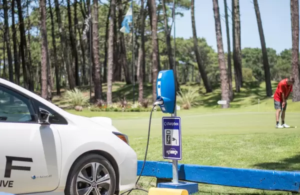 Gua: Cmo usar los nuevos cargadores elctricos para viajar a la Costa Argentina