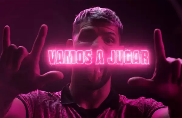 Por los "rezagos de Aduana", ahora el Gobierno polemiza con el Kun Agüero