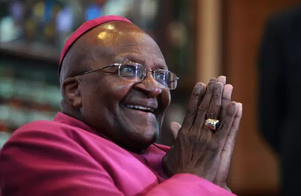 Quién fue Desmond Tutu, el Nobel de la Paz que luchó contra el apartheid en Sudáfrica