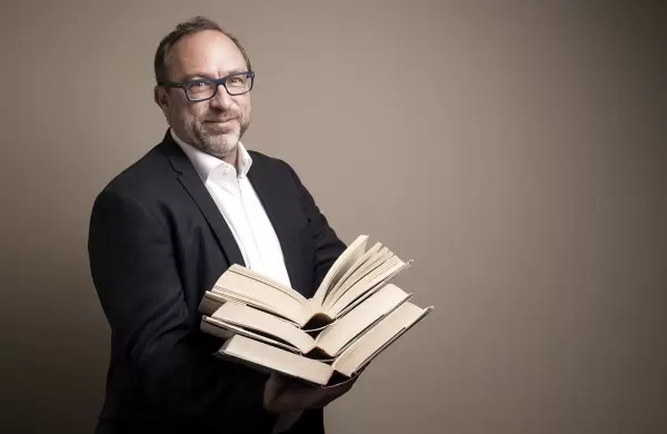 Jimmy Wales, cofundador de Wikipedia, revela a Forbes por qué le huye a ser multimillonario
