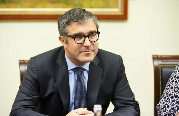 Quin es el nuevo representante britnico del FMI en la Argentina