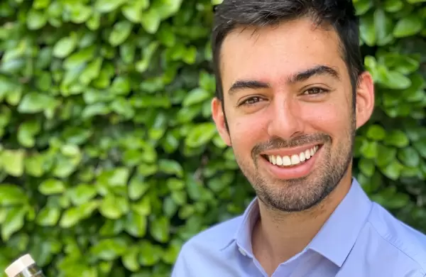 Perfil de un emprendedor serial: empezó con marketing digital y terminó desarrollando bebidas