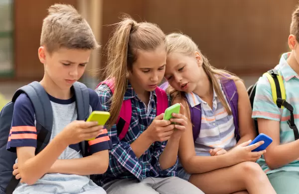 Generación Alfa: más del 46% de los niños entre 6 y 11 años están activos en redes sociales