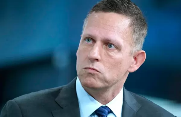 Quién es Peter Thiel: Invirtió millones en Facebook y financió en secreto un hackeo de WhatsApp