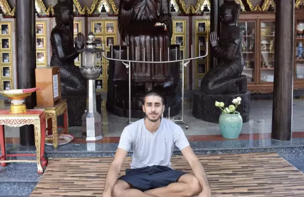 Tras un viaje transformador por Asia, creó una app de meditación que crece con el apoyo de Galperin y Ginóbili
