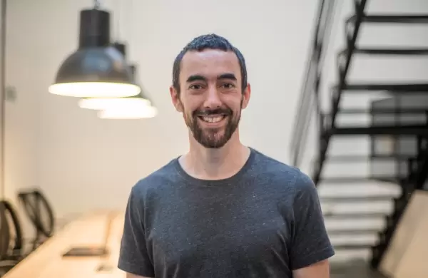 Forma programadores en cuatro meses y los inserta en el mercado laboral: la historia de Plataforma 5