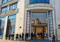 La marca Louis Vuitton se vuelve an ms exclusiva y Wall Street dio el visto bueno