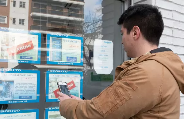 Casi el 70% de los departamentos en alquiler en CABA se ofrecen en dólares