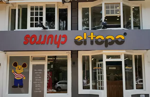 La historia de El Topo, la mtica churrera influencer de la Costa que vende ms de 10.000 churros por da