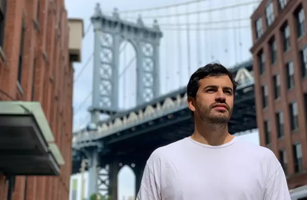 Dio la vuelta al mundo como publicista y ahora sueña con presidir la FIFA: el caso de Joaquín Lynch Garay