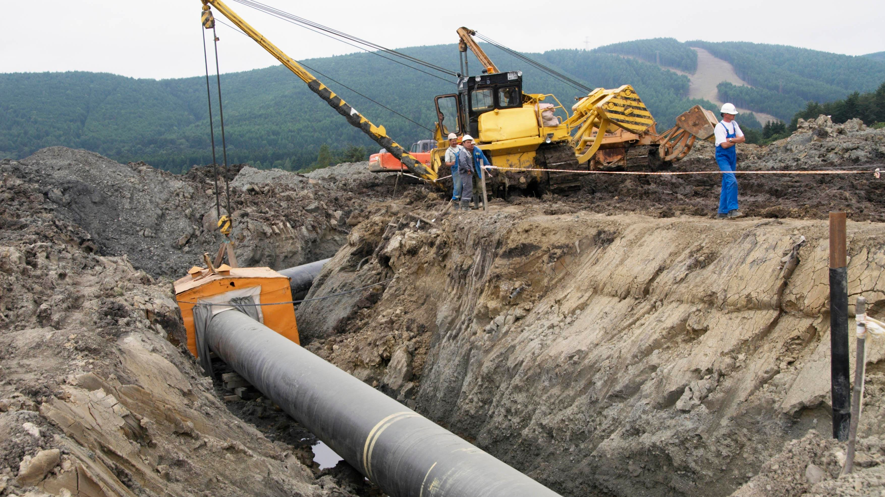 Estados Unidos acuerda proveer gas natural licuado a la UE para aislar ...