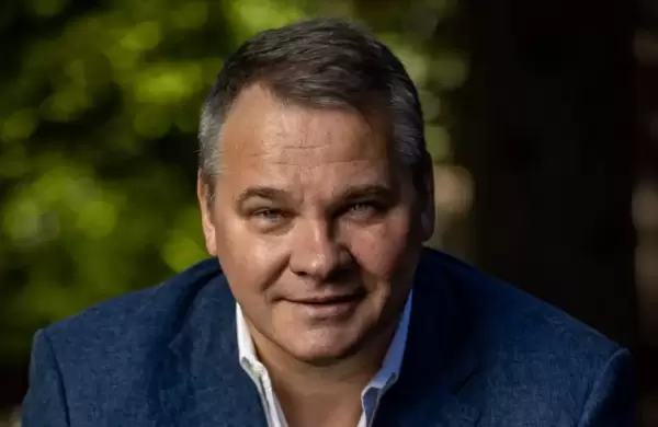 Quien es el magnate ruso que pagará una recompensa de un millón de dólares por la cabeza de Putin: "vivo o muerto"