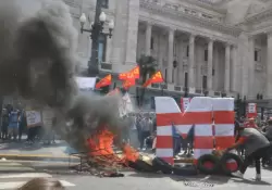 En videos: as fueron los incidentes en el Congreso por el acuerdo con el FMI