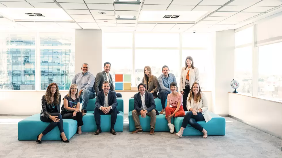 El equipo de Microsoft celebra los 30 aos de la empresa en el pas.