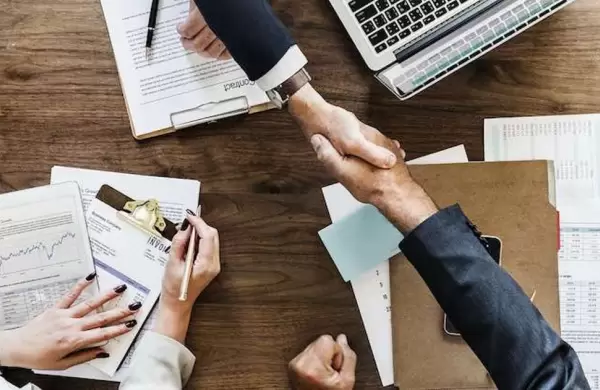 Stock options o "acciones para empleados", el recurso utilizado por Google y Airbnb para atraer talento