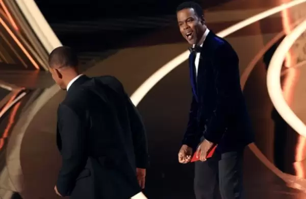 Por qué el cachetazo de  Will Smith está haciendo más rico a Chris Rock