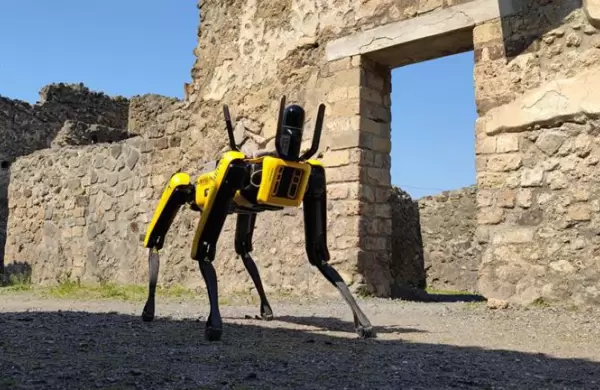 Un perro robot patrulla las ruinas de Pompeya en búsqueda de asaltantes de tumbas