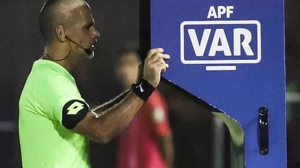 Debuta el VAR en la Argentina y el cost rondara los US$ 3.500 por partido.