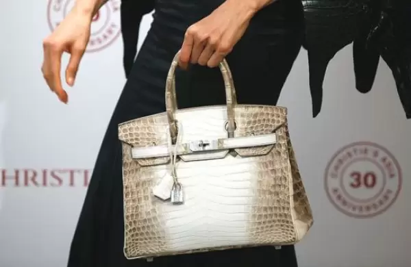 Por sus icónicos Birkin, Hermès escribe la historia en el mercado de los NFT