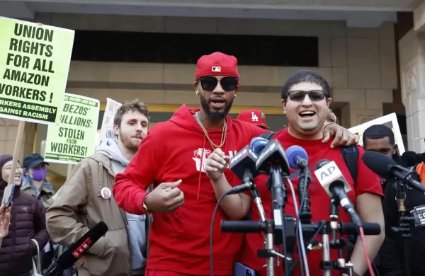 Trabajadores de Amazon crean el primer sindicato de la gigante tecnolgica en Estados Unidos
