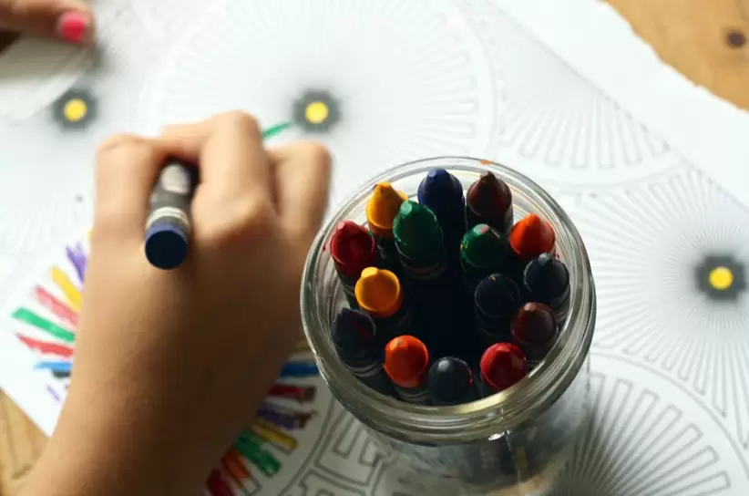 Persona Para Colorear Arte Con Crayones, escuela
